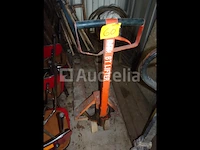 Een bt lifter pallettruck - afbeelding 2 van  2