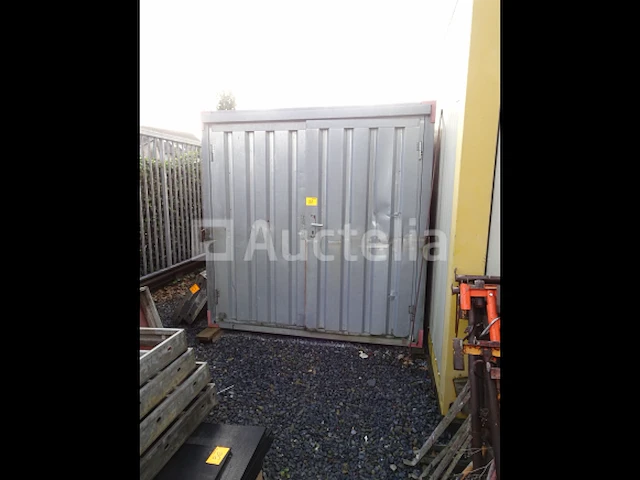 Een gegalvaniseerde container - afbeelding 2 van  4