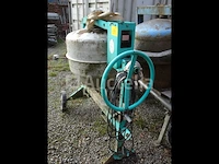 Een imer elektrische betonmixer - afbeelding 2 van  3