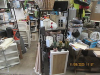 Een metalen plank + de inhoud - afbeelding 1 van  5