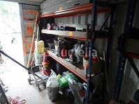 Een rac met 3 planken en zijn inhoud - afbeelding 1 van  6