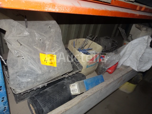 Een rek-achtige plank (3 ladders, 12 glad) en balans van de inhoud van de witte container - afbeelding 6 van  6