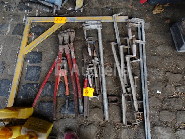 Een set handgereedschap - afbeelding 1 van  6
