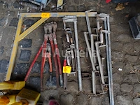 Een set handgereedschap - afbeelding 1 van  6