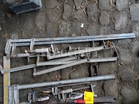 Een set handgereedschap - afbeelding 2 van  6