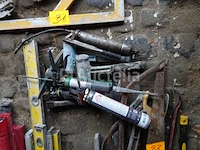 Een set handgereedschap - afbeelding 3 van  6