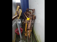 Een set van +- 16 metalen schragen in hoogte verstelbaar - afbeelding 3 van  6
