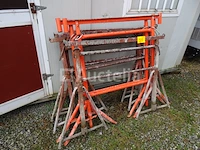 Een set van +- 16 metalen schragen in hoogte verstelbaar - afbeelding 6 van  6