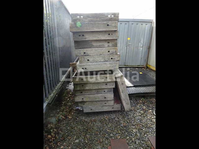 Een set van +- 22 schalung en hunnebeck roro bekistingspanelen - afbeelding 2 van  5