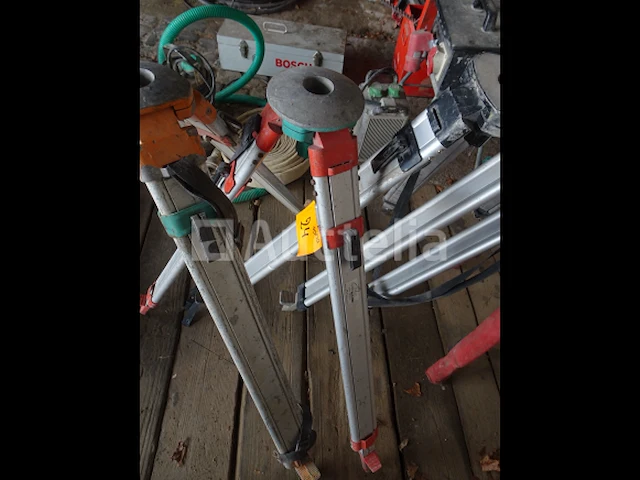 Een set van 3 statieven + 4 telescopische linialen voor lasers - afbeelding 4 van  5