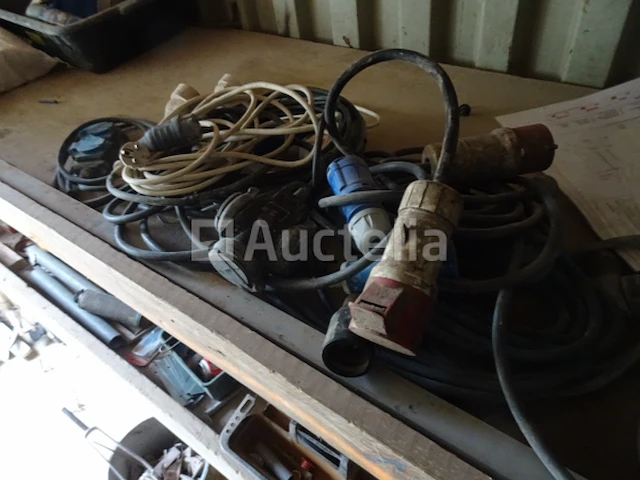 Een set van verschillende elektrische kabels + een bouwdoos - afbeelding 4 van  4
