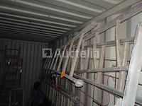 Een set van verschillende ladders en ladders - afbeelding 4 van  6