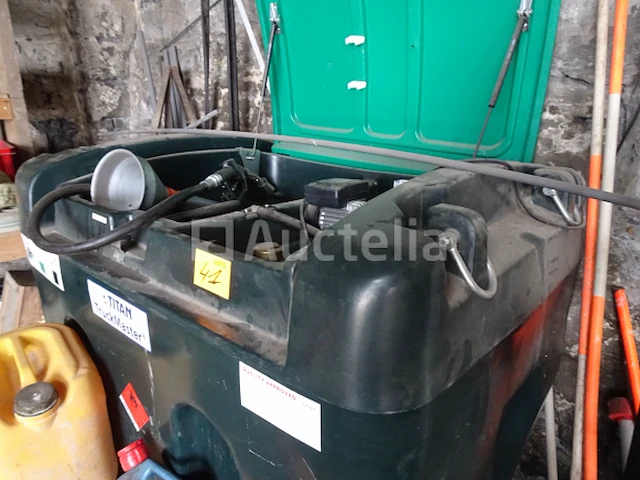 Een titan truckmaster olie en +- 5 jerrycans - afbeelding 9 van  9