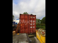 Een zeecontainer van 40 voet - afbeelding 1 van  7