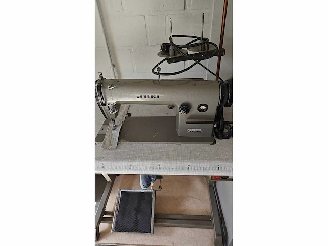 Eennaaldsmachine juki type ddl227 monofasige motor 220v - afbeelding 1 van  2