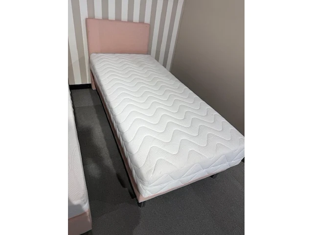 Eenpersoons boxspring 90x200. - afbeelding 1 van  1