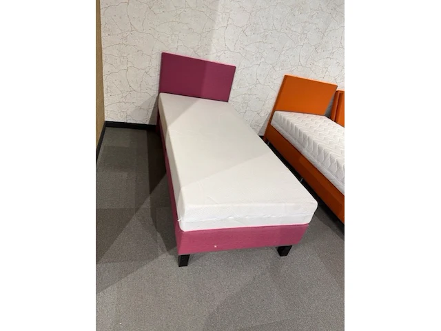 Eenpersoons boxspring 90x200. - afbeelding 1 van  1