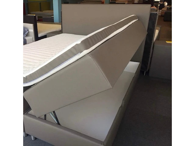Eenpersoons boxspring met opbergruimte 90x200. - afbeelding 1 van  1