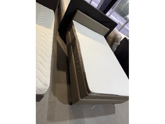 Eenpersoons boxspring - afbeelding 1 van  1