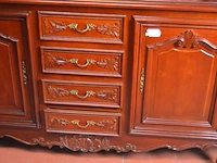 Eetkamer in japanse kerselaar bestaande uit: dressoir afm. l 260 cm b 100 cm, vitrinekast h 208 cm b 125 cm, uitschuifbare eettafel afm. h 147 cm en b 90 cm - afbeelding 5 van  14