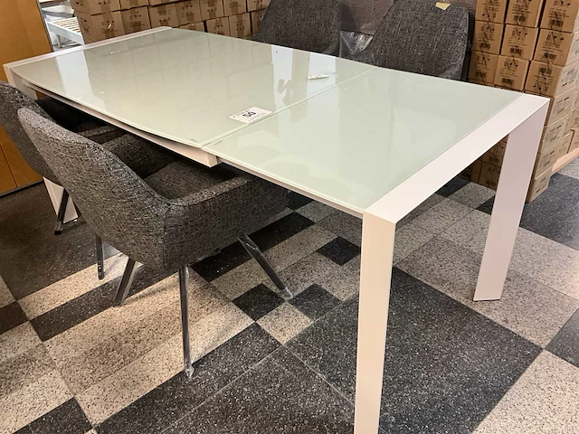 Eetkamertafel met 4 metalen bijzetstoelen - afbeelding 2 van  6