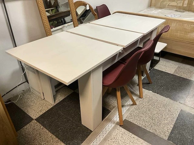 Eetkamertafel met 4 metalen bijzetstoelen - afbeelding 1 van  4