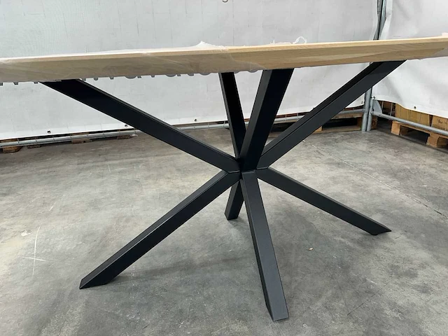 Eettafel - ovaal - zwart metalen spinpoot - afbeelding 5 van  6