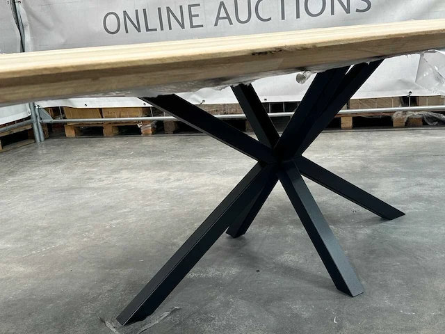 Eettafel - ovaal - zwart metalen spinpoot - afbeelding 4 van  5
