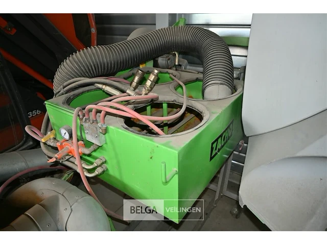 Egholm 2100 met veegmachine + andere toestellen - afbeelding 18 van  20