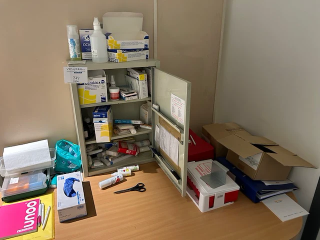 Ehbo materiaal - afbeelding 1 van  3