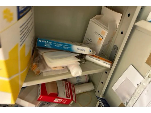 Ehbo materiaal - afbeelding 3 van  3