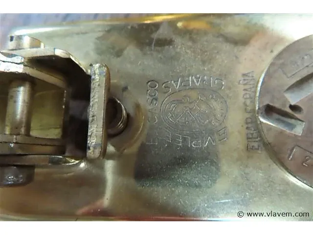 Eibar perforator en nietjesmachine - afbeelding 3 van  3