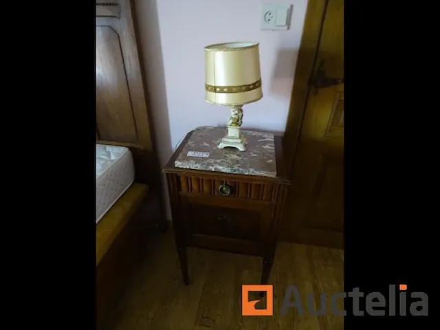 Eiken bed met boxspring en matras, ladekast, lamp, kroonluchter - afbeelding 5 van  12