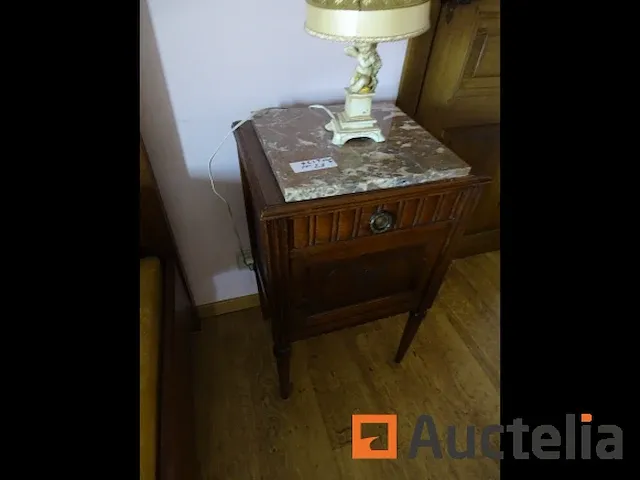 Eiken bed met boxspring en matras, ladekast, lamp, kroonluchter - afbeelding 8 van  12
