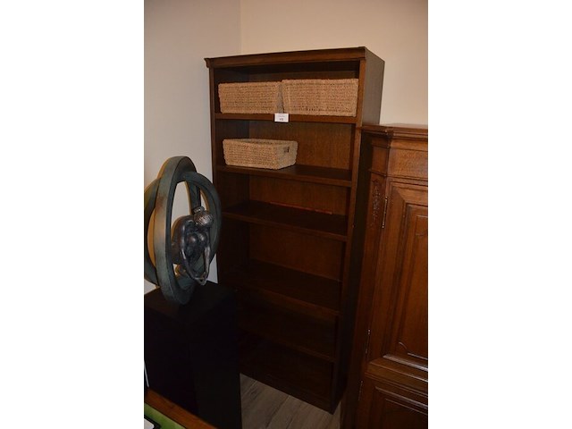 Eiken rek met 5 leggers, 3 rieten manden - afbeelding 1 van  5