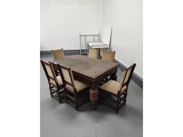 Eikenhouten eettafel met uitschuifbaar blad vlaamse stijl afm. 150x100 cm, 6 houten stoelen met beige stoffen zit - afbeelding 5 van  13