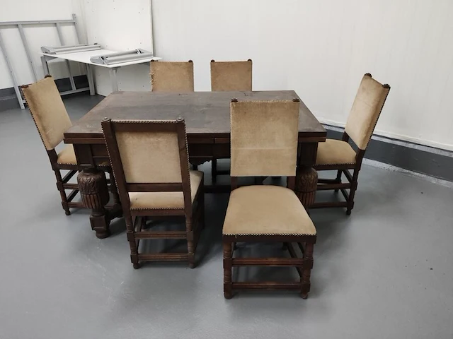 Eikenhouten eettafel met uitschuifbaar blad vlaamse stijl afm. 150x100 cm, 6 houten stoelen met beige stoffen zit - afbeelding 1 van  13