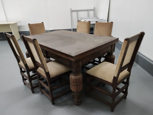 Eikenhouten eettafel met uitschuifbaar blad vlaamse stijl afm. 150x100 cm, 6 houten stoelen met beige stoffen zit - afbeelding 11 van  13