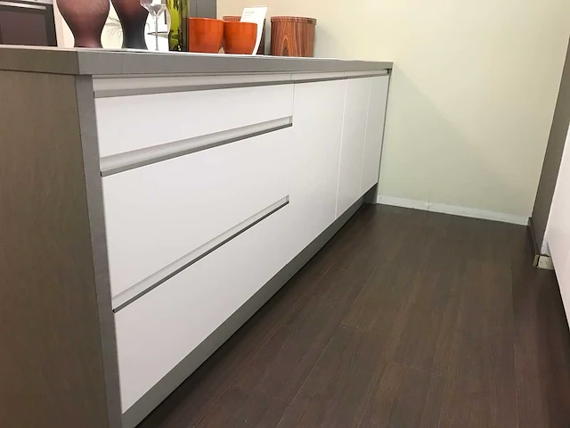 Eiland keukenopstelling expo 26 wit - afbeelding 2 van  17