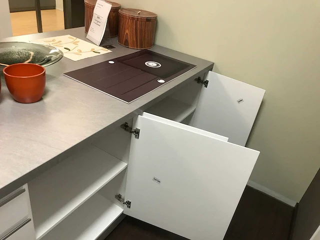 Eiland keukenopstelling expo 26 wit - afbeelding 3 van  17