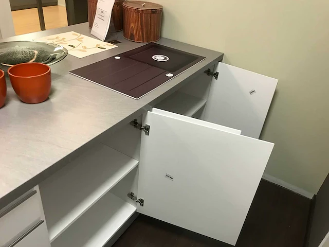 Eiland keukenopstelling expo 26 wit - afbeelding 4 van  17