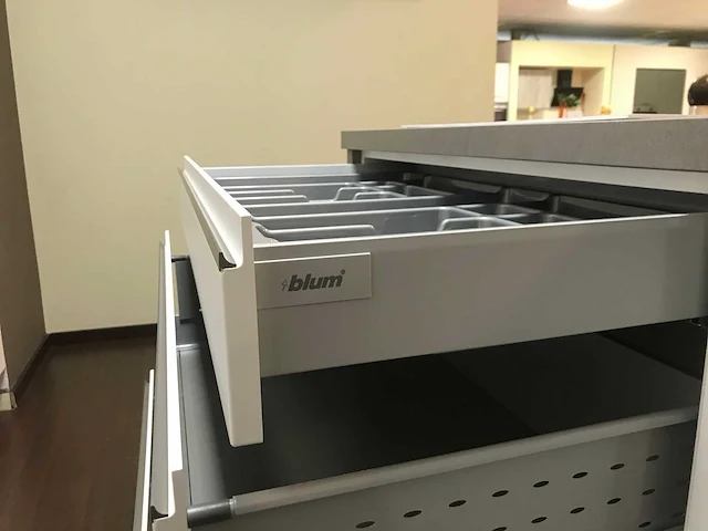 Eiland keukenopstelling expo 26 wit - afbeelding 6 van  17