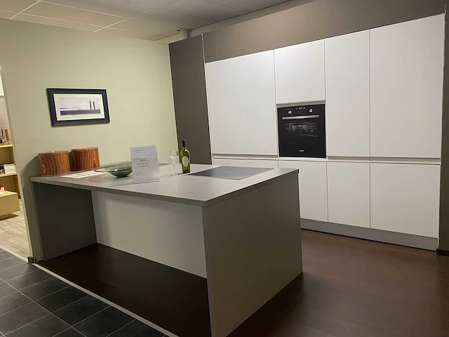 Eiland keukenopstelling expo 26 wit - afbeelding 1 van  17