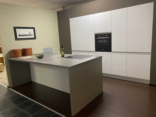 Eiland keukenopstelling expo 26 wit - afbeelding 10 van  17