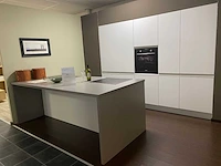 Eiland keukenopstelling expo 26 wit - afbeelding 10 van  17