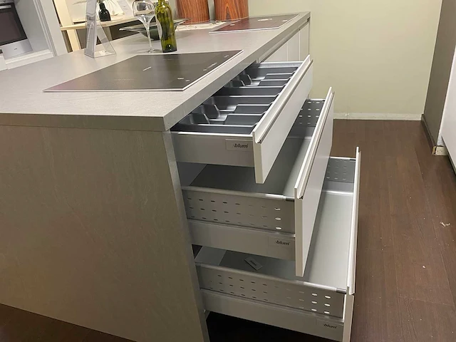 Eiland keukenopstelling expo 26 wit - afbeelding 13 van  17