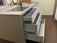 Eiland keukenopstelling expo 26 wit - afbeelding 13 van  17