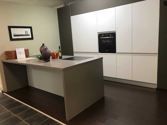 Eiland keukenopstelling expo 26 wit - afbeelding 16 van  17