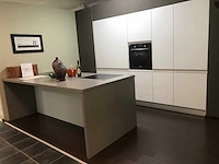 Eiland keukenopstelling expo 26 wit - afbeelding 16 van  17