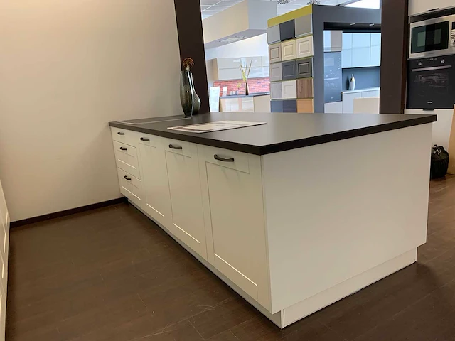 Eiland keukenopstelling expo 30 in bouwpakket - afbeelding 19 van  22
